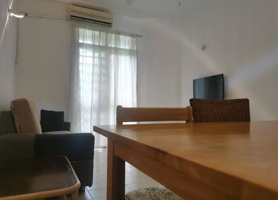Cozy Near-Beach Apartment - Lazycats' Den Batu Feringgi Malezya