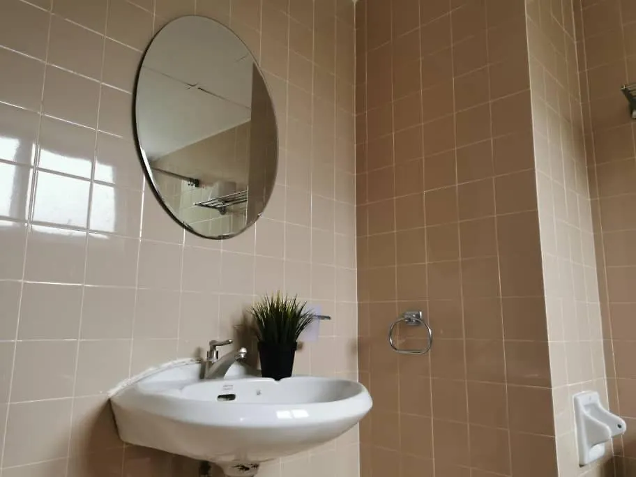 Cozy Near-Beach Apartment - Lazycats' Den Batu Feringgi Malezya